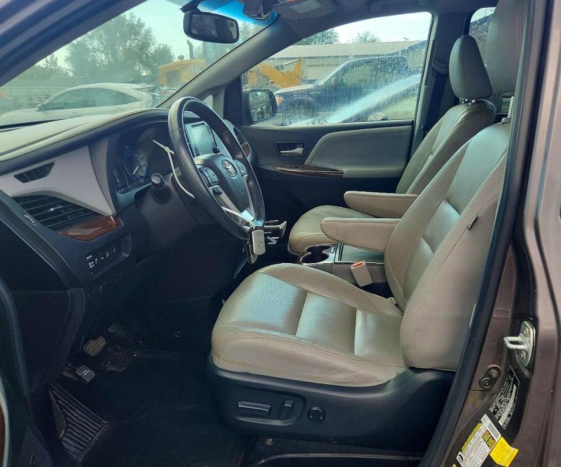 2015 Toyota Sienna Limited 7-Passenger - Image 7