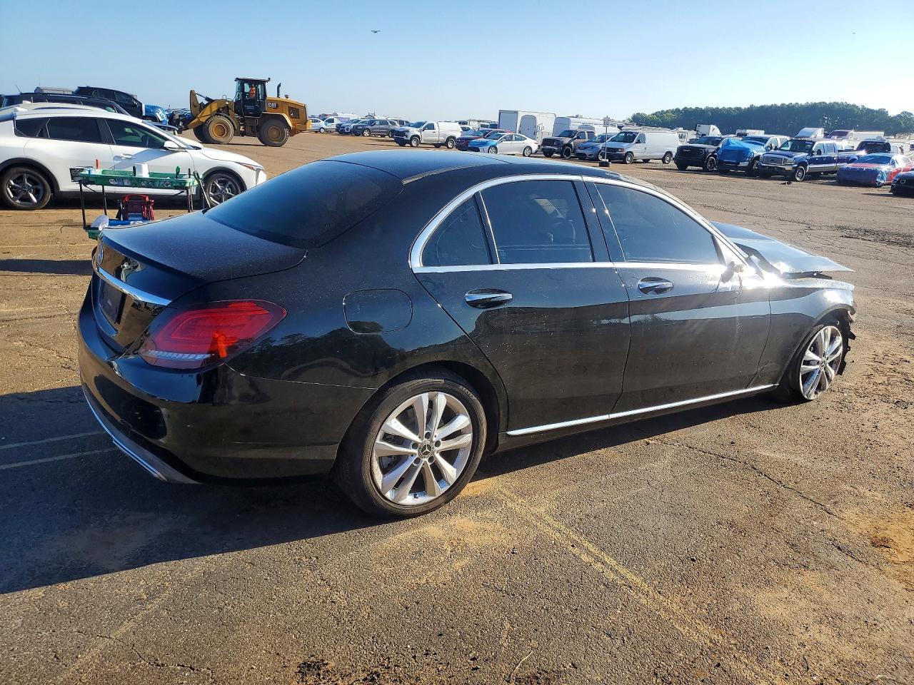 2020 Mercedes-Benz C 300 - Фото 3