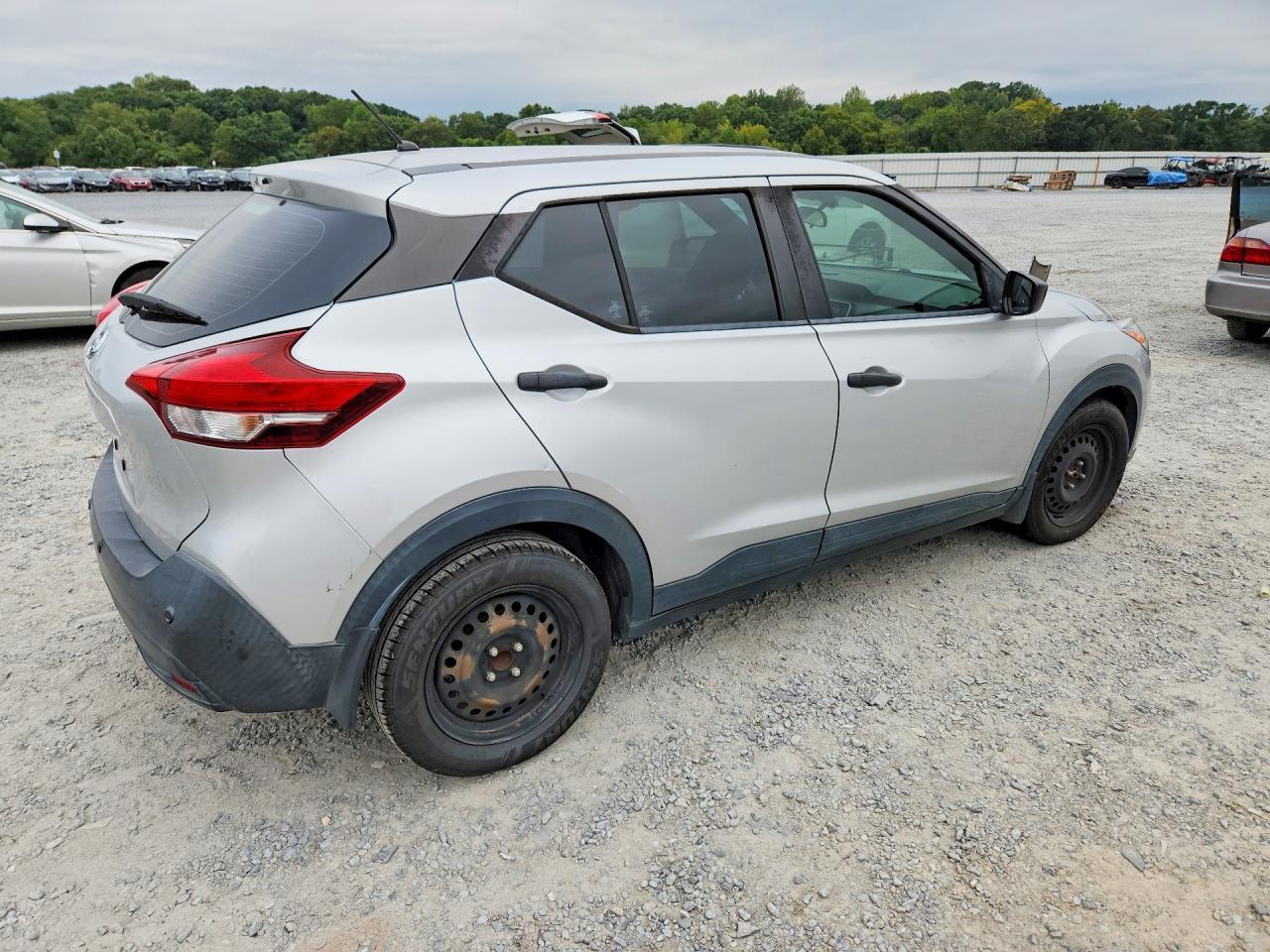2020 Nissan Kicks S - Фото 3