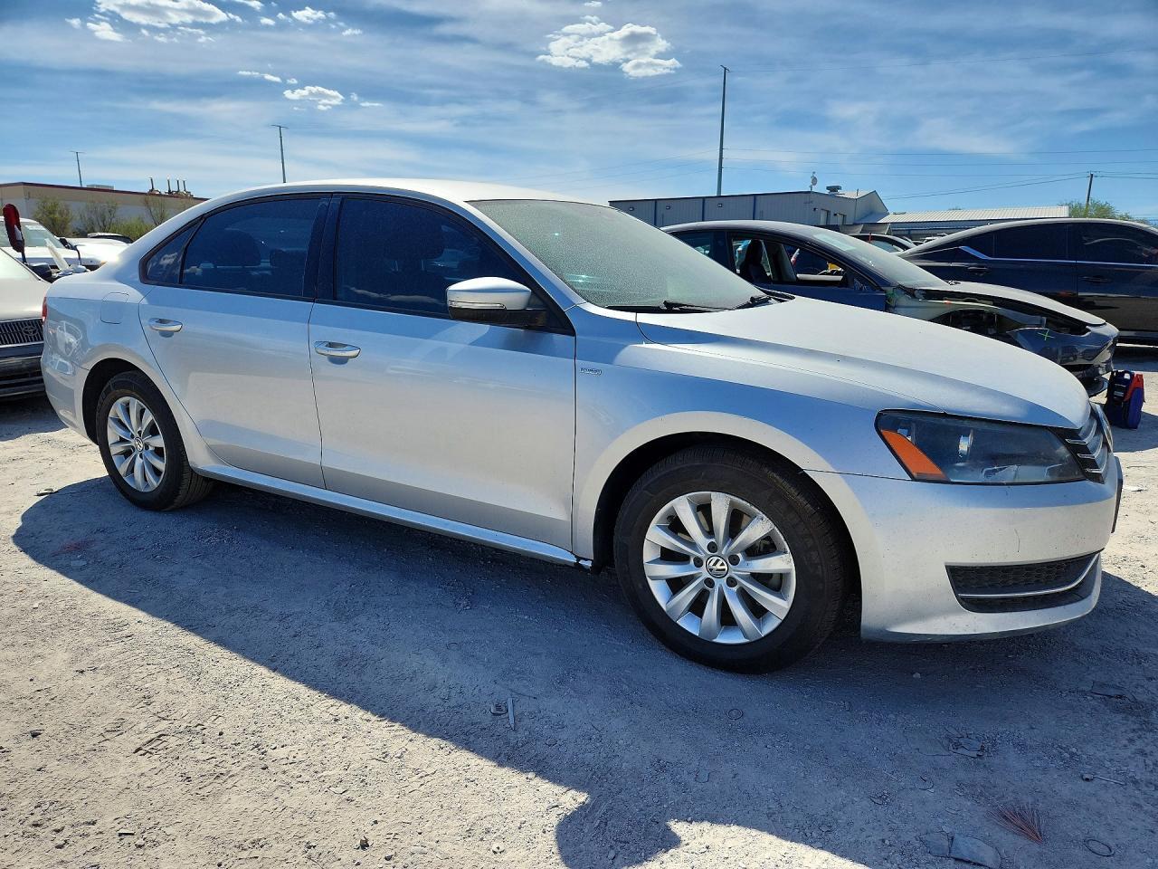 2015 Volkswagen Passat S - Фото 4