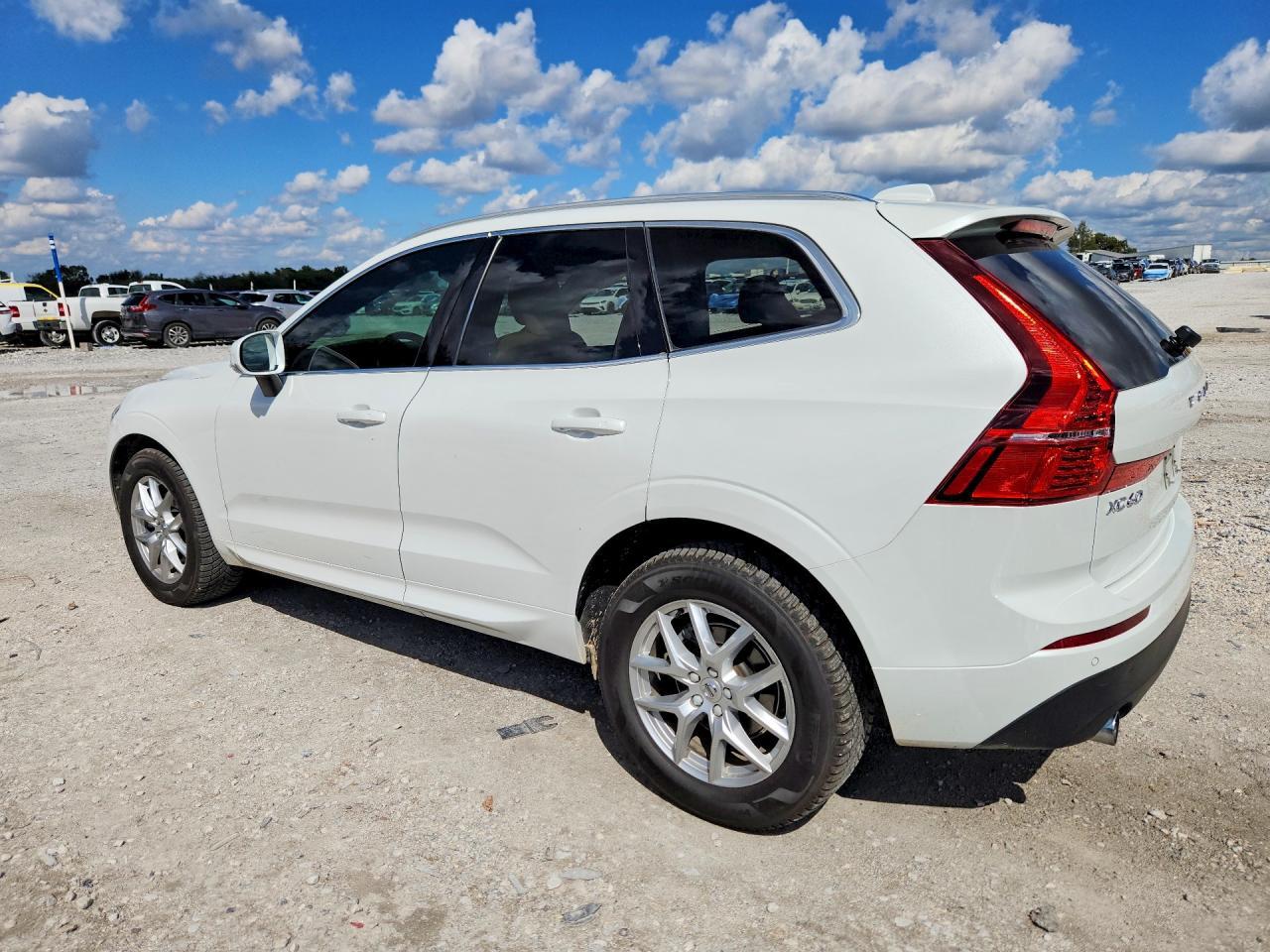 2020 Volvo Xc60 T5 Momentum - Фото 2