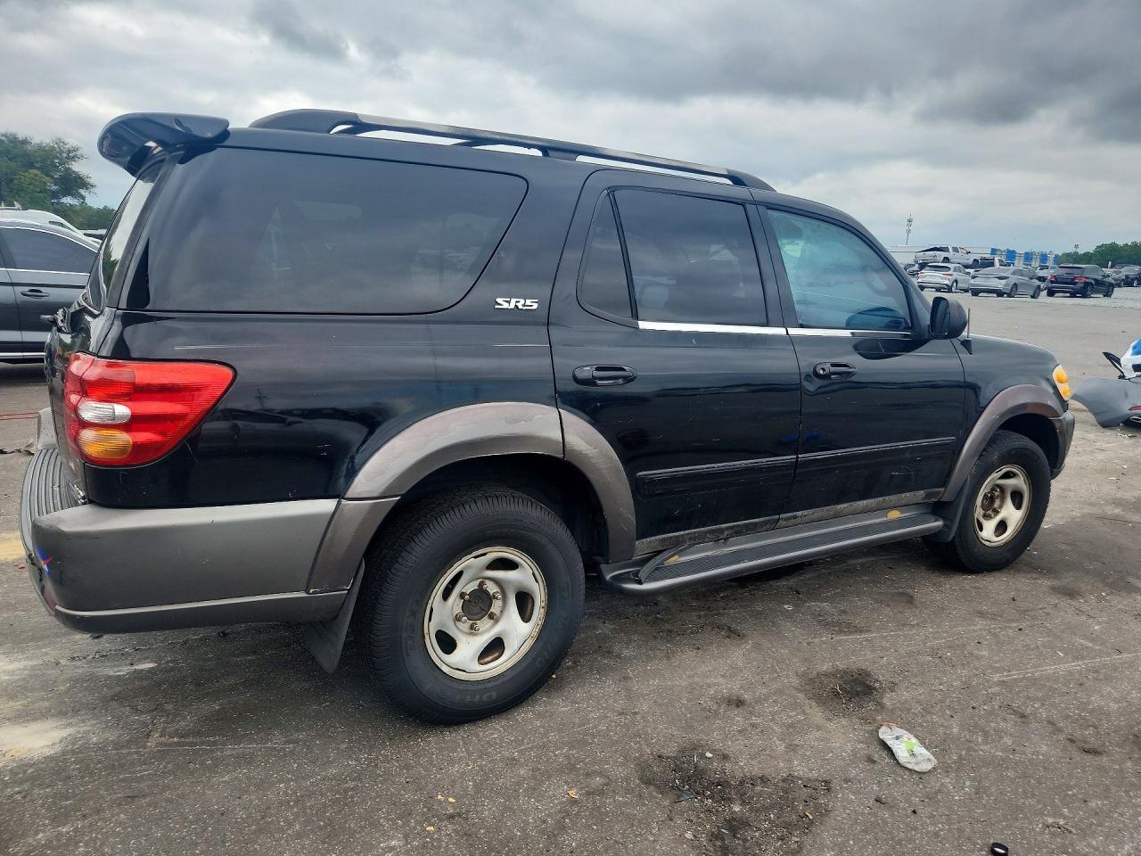 2004 Toyota Sequoia Sr5 - Image 3