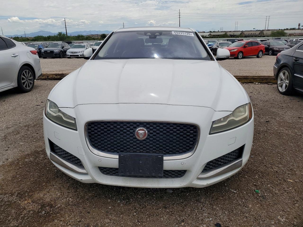 2017 Jaguar Xf Premium - Фото 5