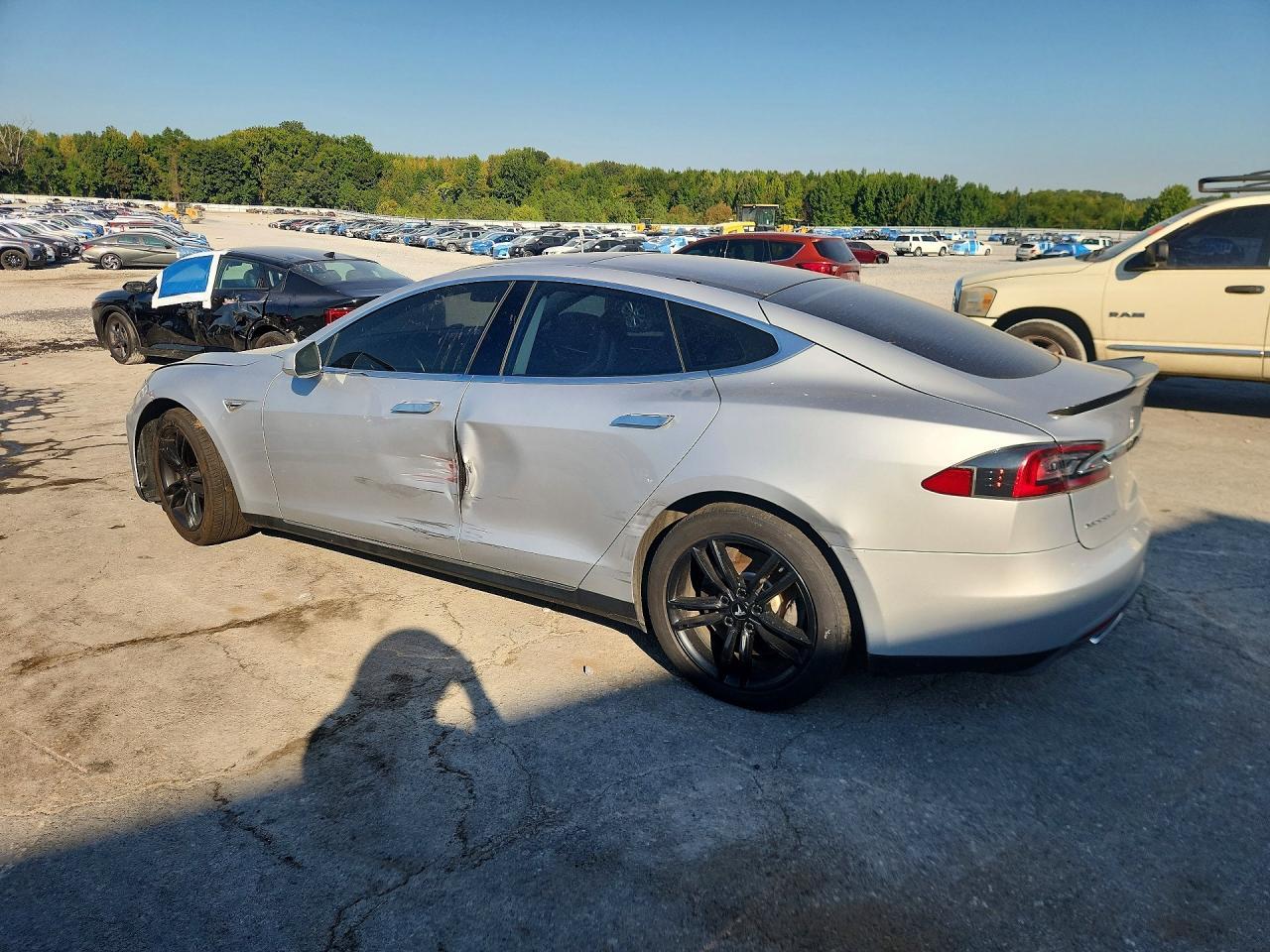 2013 Tesla Model 3 - Фото 2