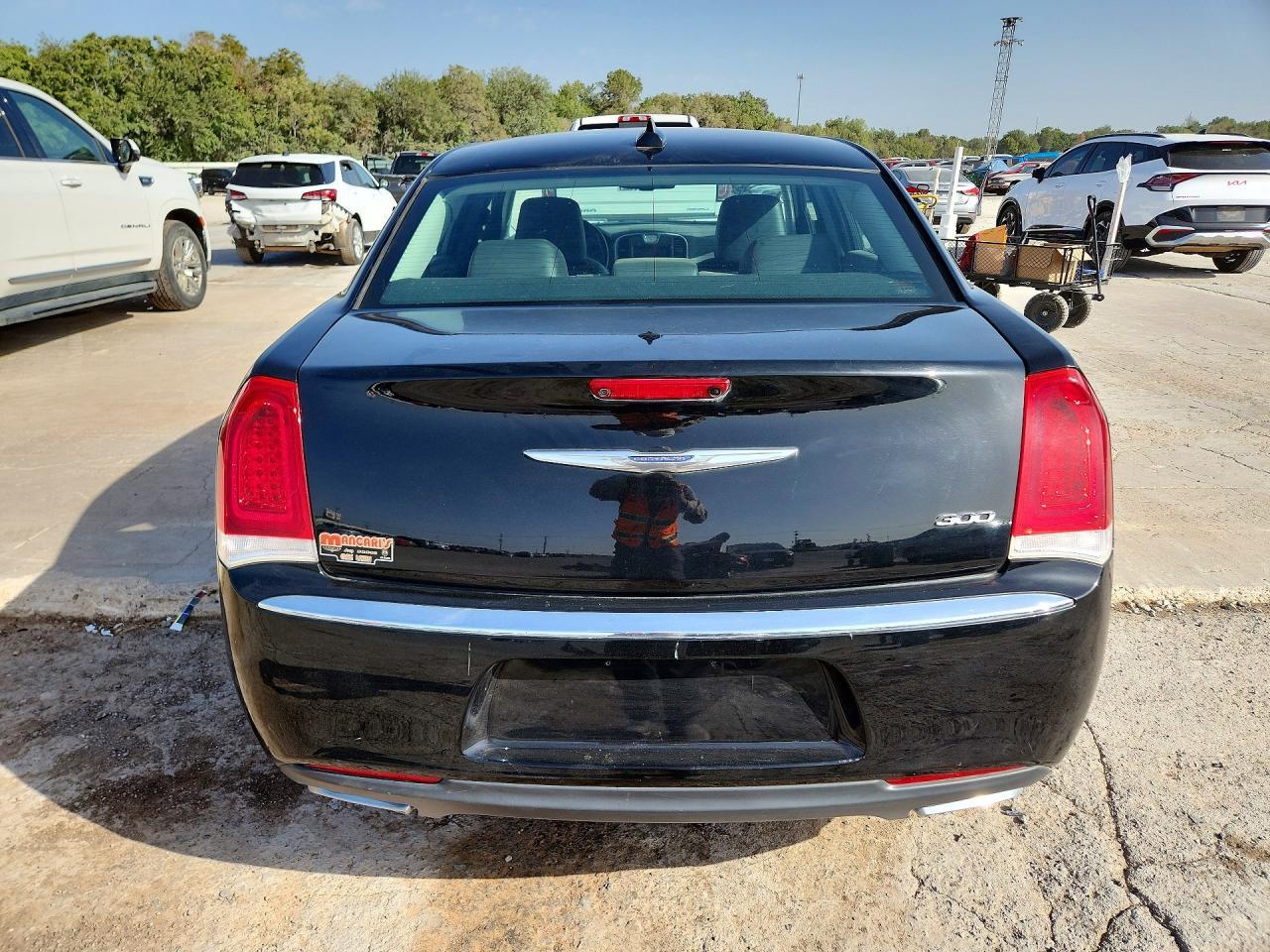 2015 Chrysler 300 Limited - Фото 6