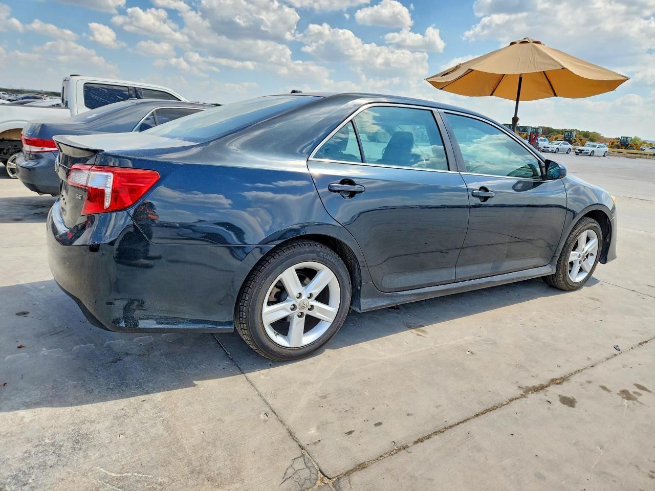 2014 Toyota Camry Se - Image 3