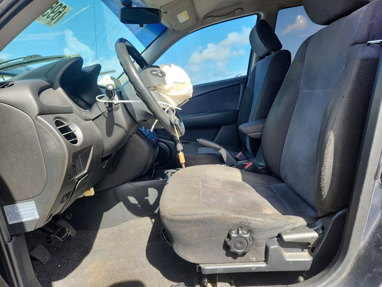2004 Mitsubishi Outlander Ls - Image 7
