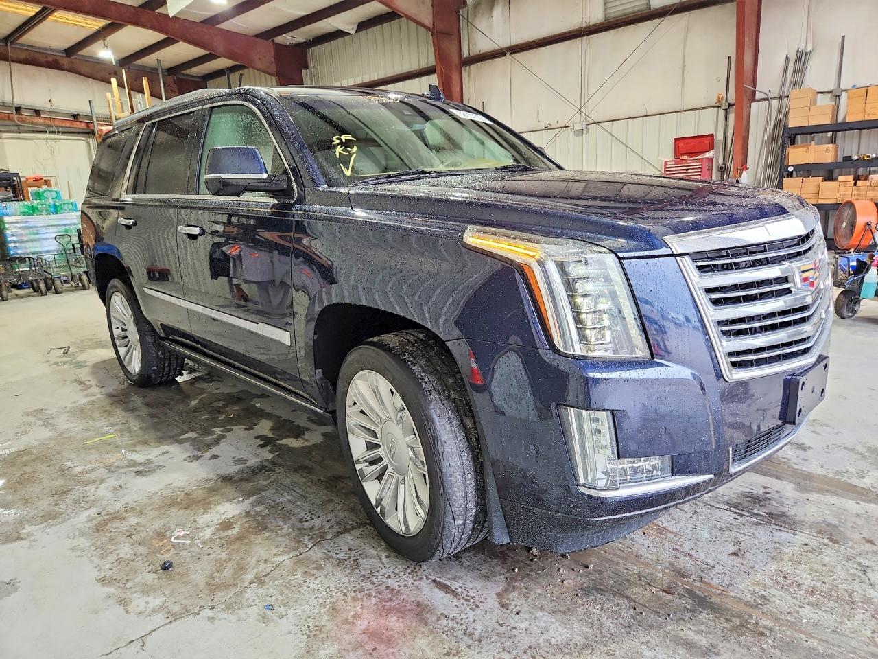 2018 Cadillac Escalade Platinum - Image 4