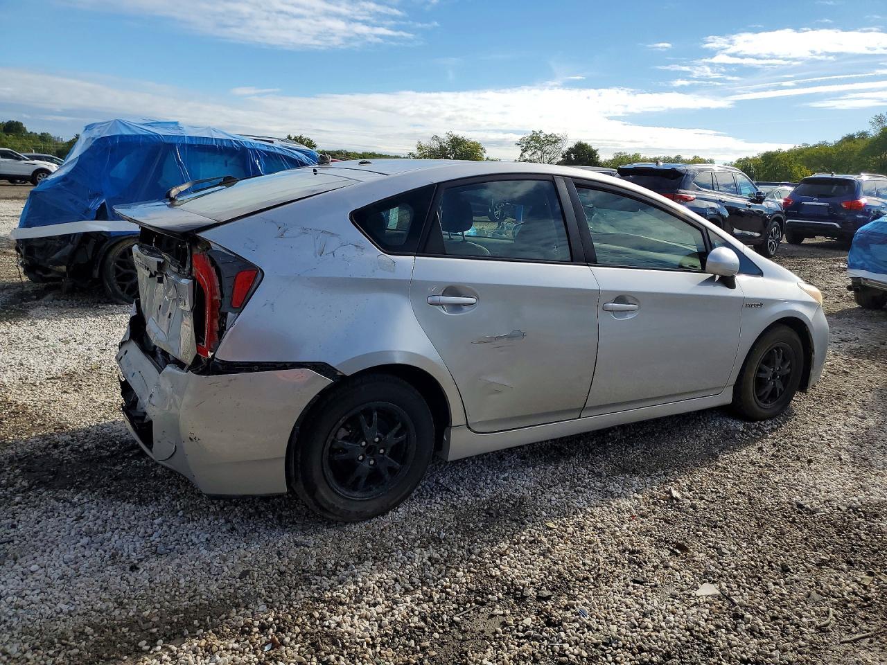2013 Toyota Prius Two - Фото 3