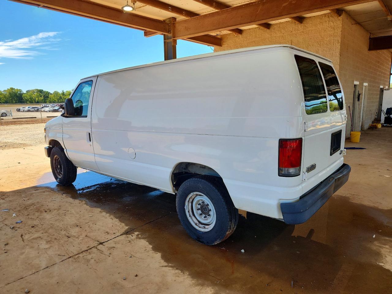 2008 Ford E250 - Delivery Van - Фото 2
