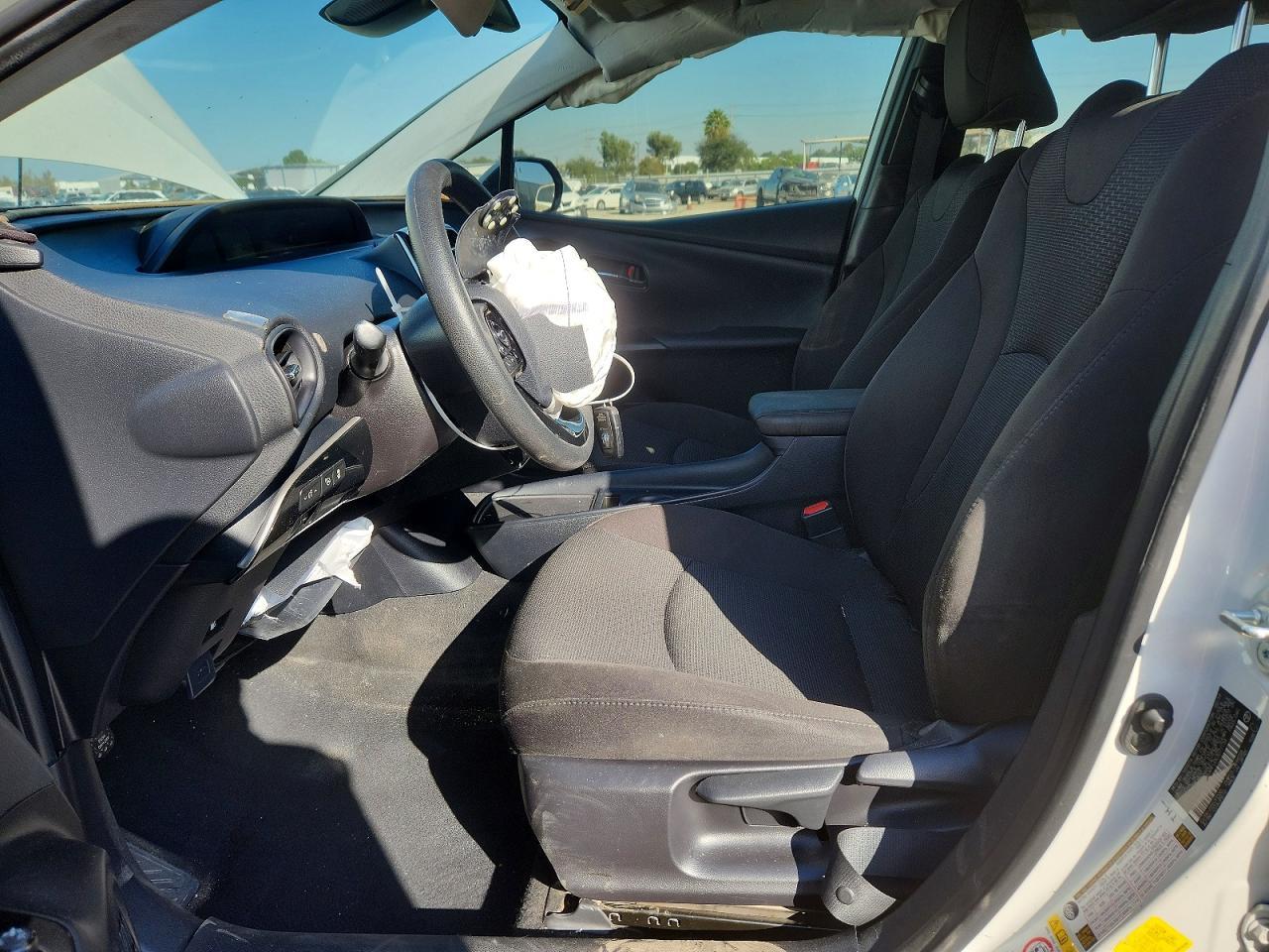 2019 Toyota Prius Le - Фото 7