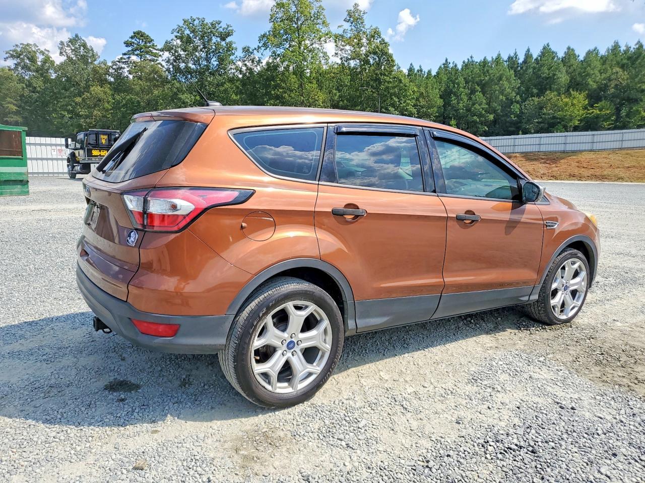 2017 Ford Escape S - Фото 3
