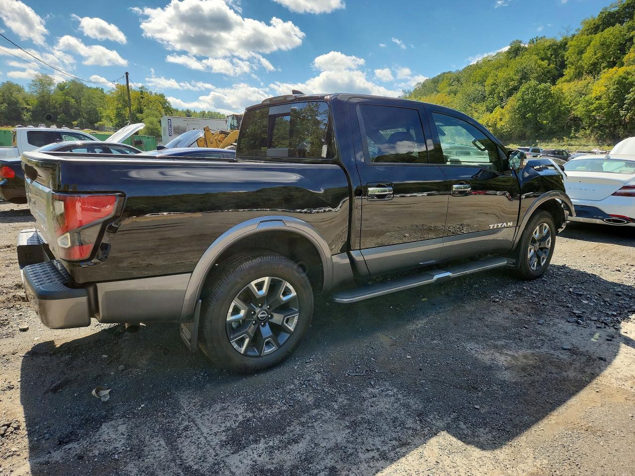 2024 Nissan Titan Platinum Reserve - Фото 3