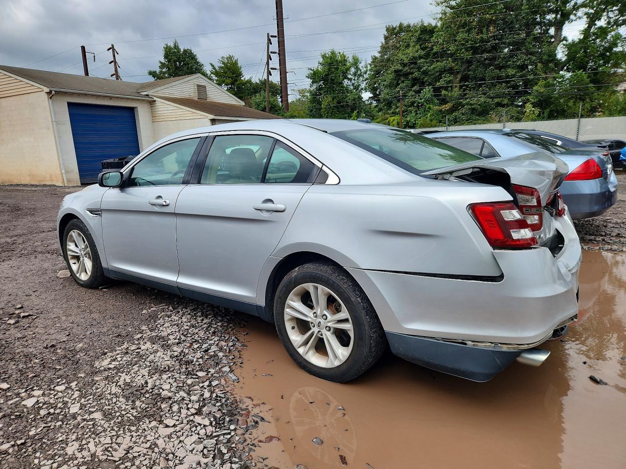 2015 Ford Taurus Se - Image 2