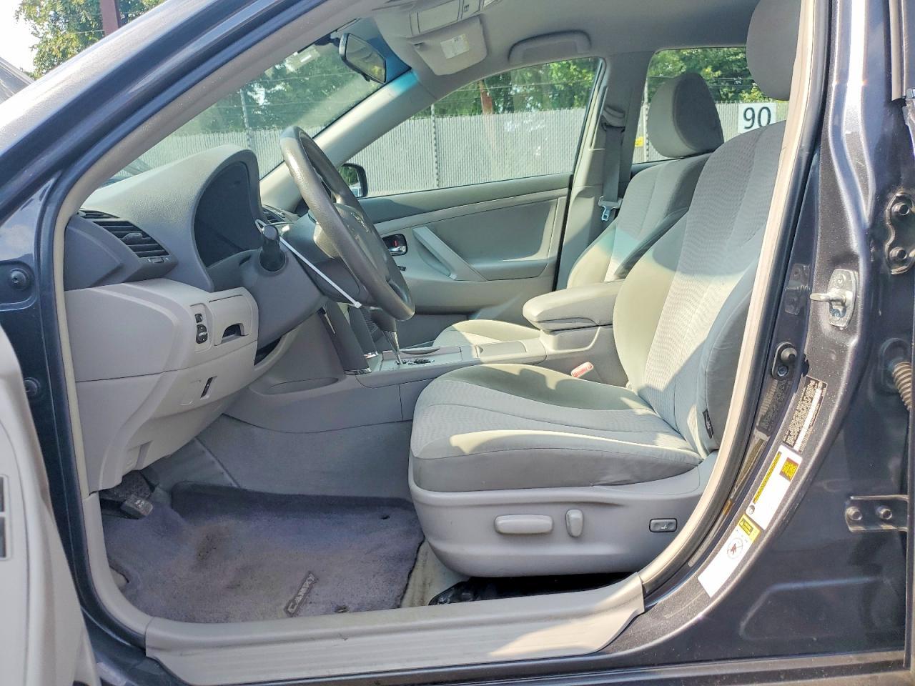 2011 Toyota Camry Le V6 - Image 7