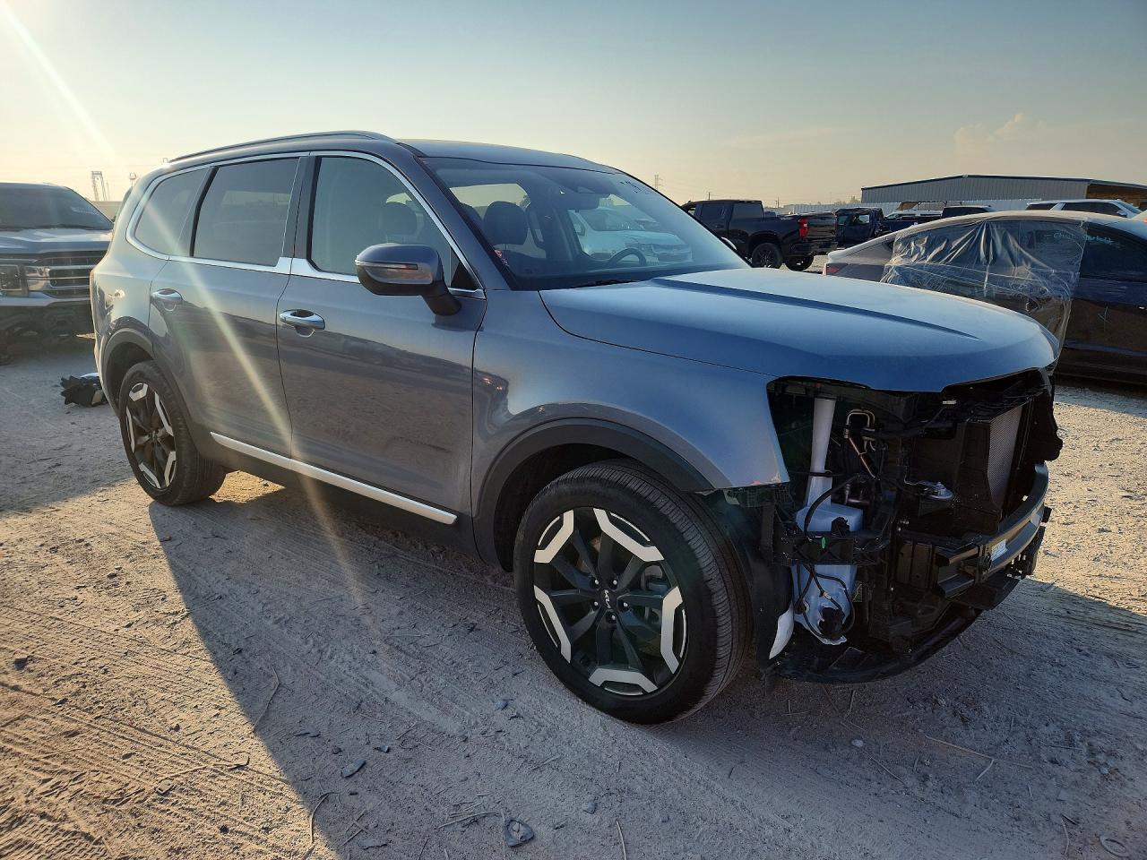 2025 Kia Telluride S - Image 4