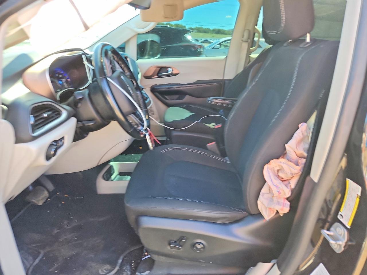 2022 Chrysler Voyager Lx - Фото 7