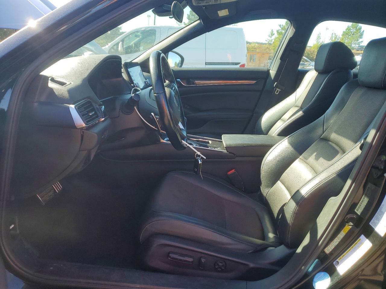 2022 Honda Accord Sport - Image 7