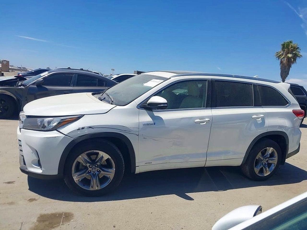 2019 Toyota Highlander Hybrid Limited Platinum - Фото 2