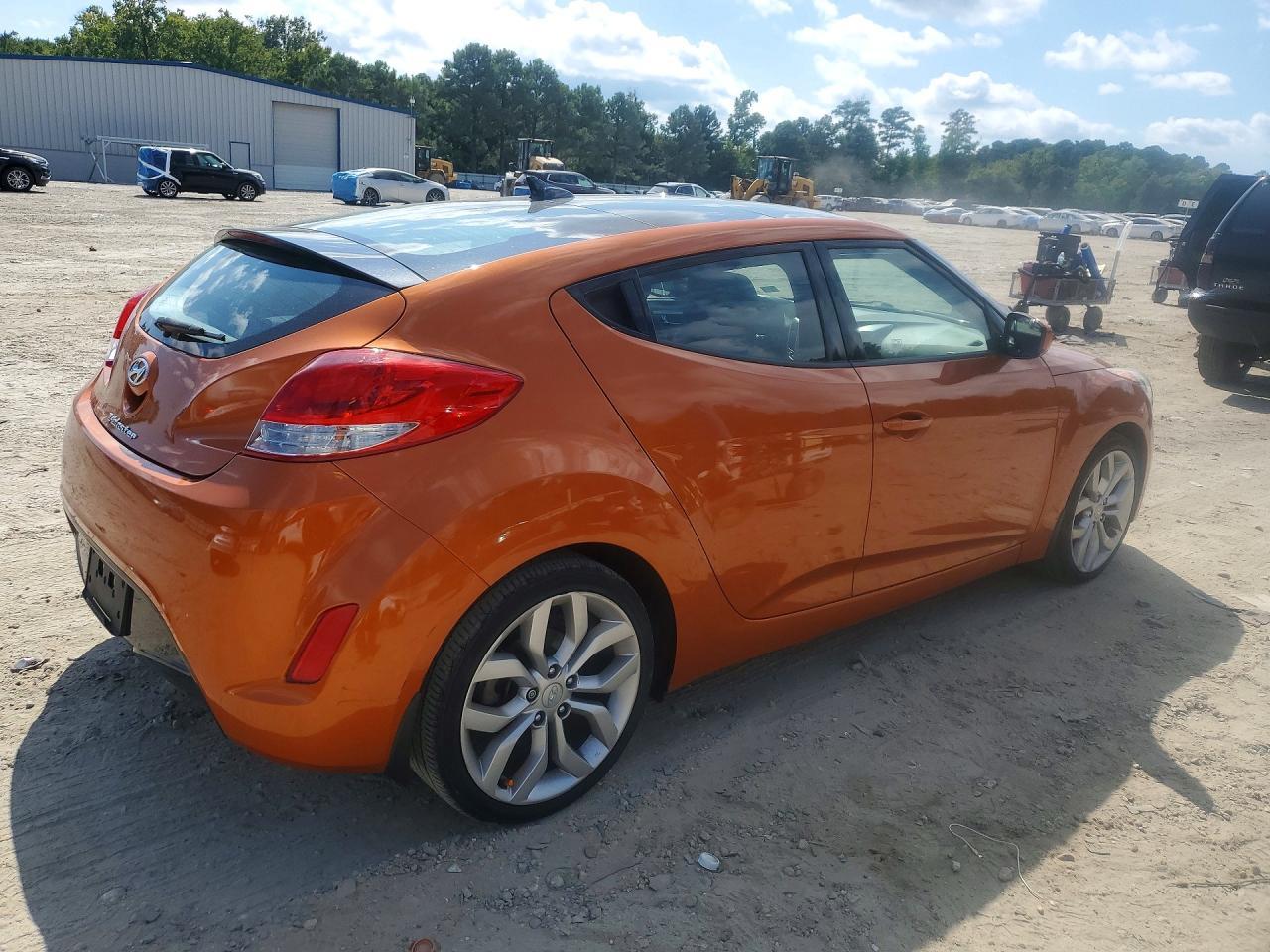 2013 Hyundai Veloster Base - Image 3