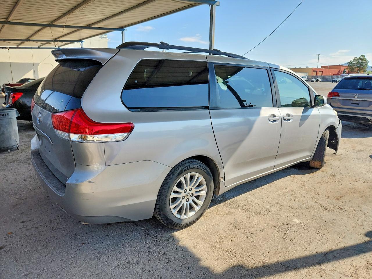 2011 Toyota Sienna Xle 8-Passenger - Image 3