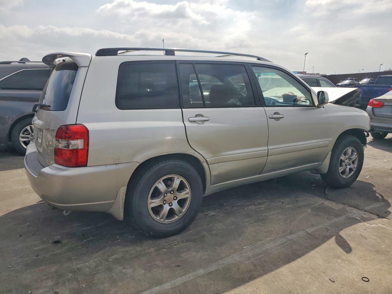 2004 Toyota Highlander Base - Фото 3