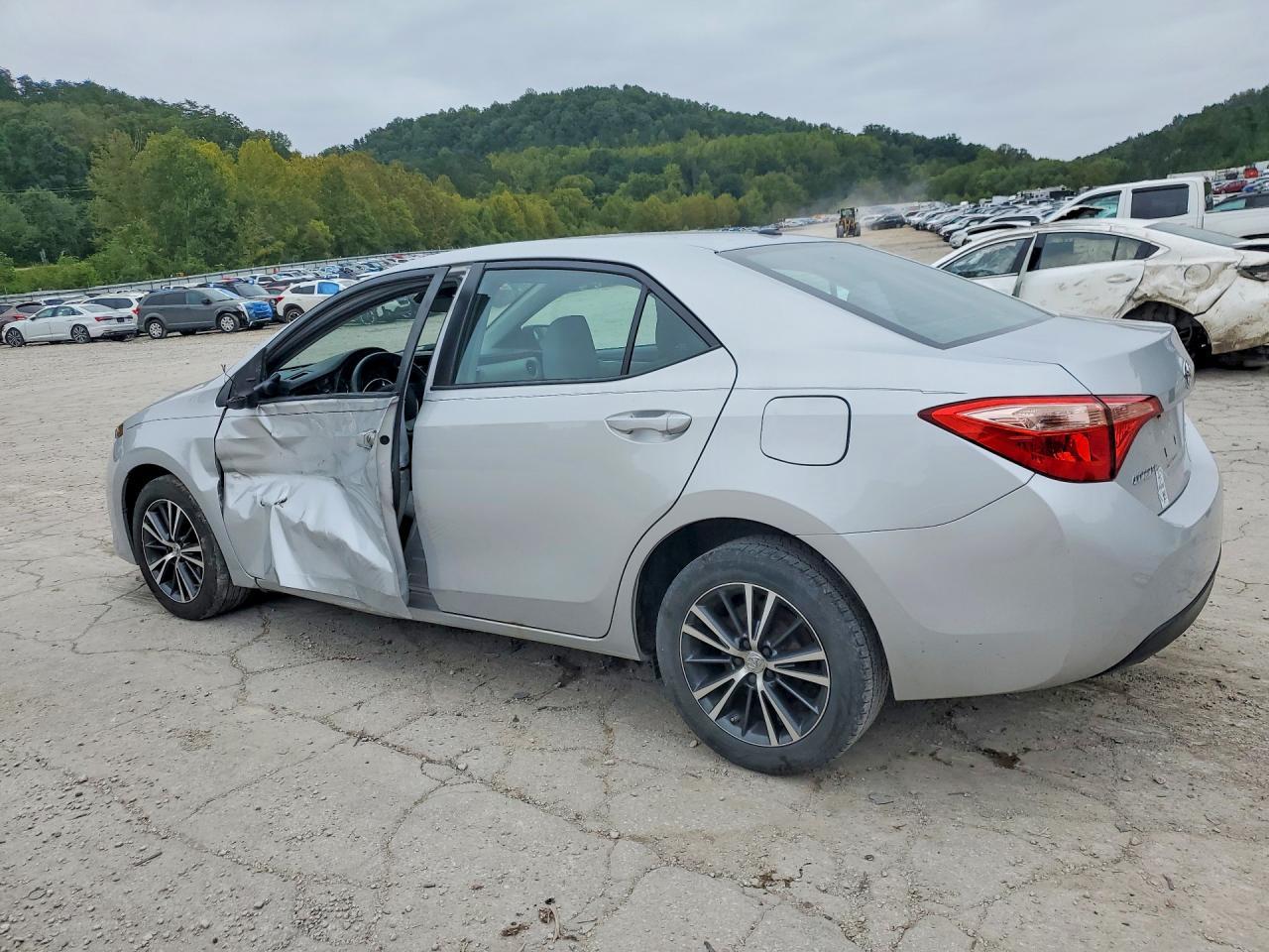 2018 Toyota Corolla Le - Фото 2