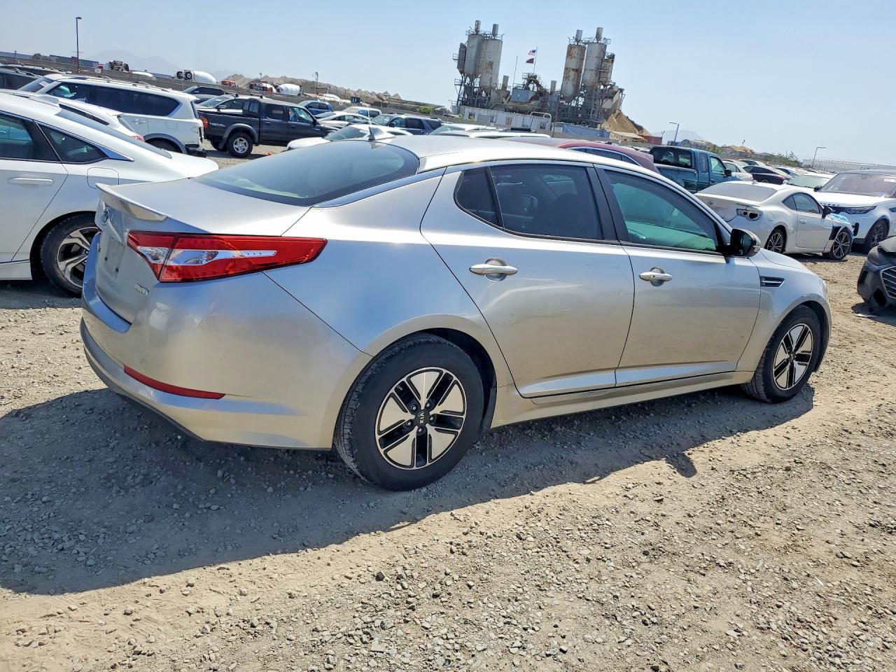2011 Kia Optima Hybrid Base - Фото 3