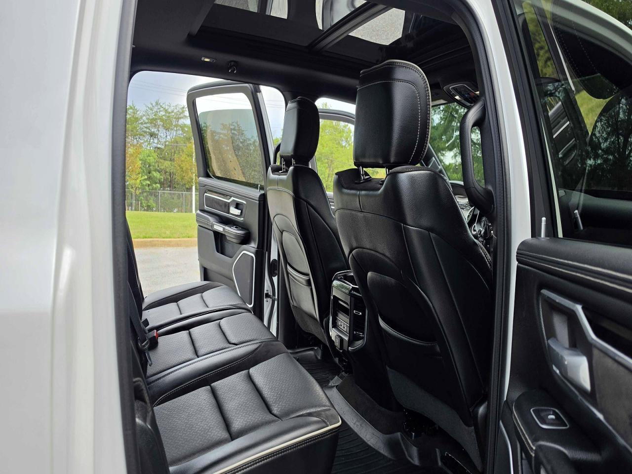 2020 Ram 1500 Laramie - Image 6