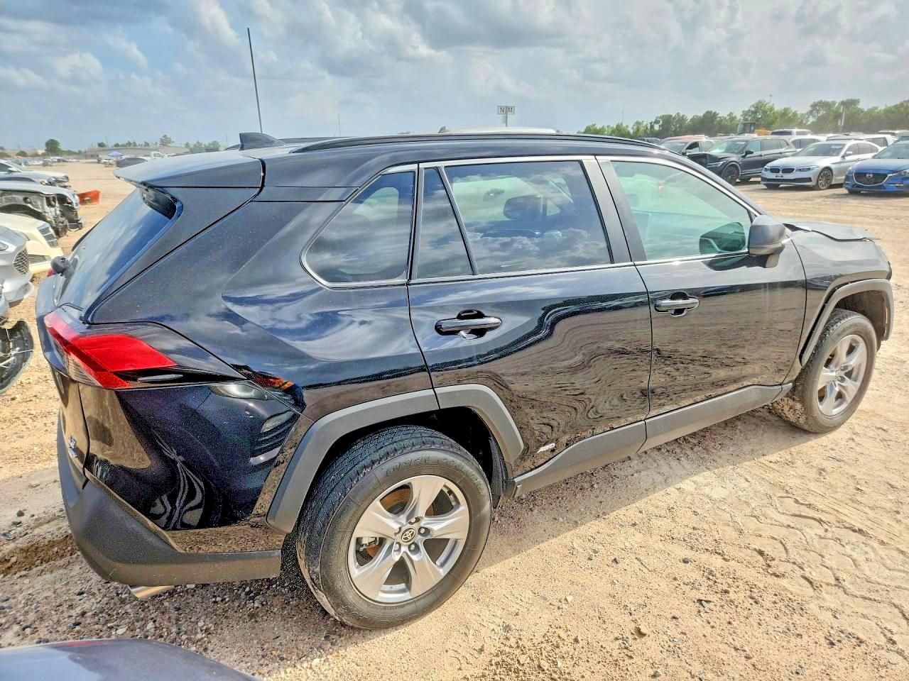2025 Toyota Rav4 Le - Фото 3