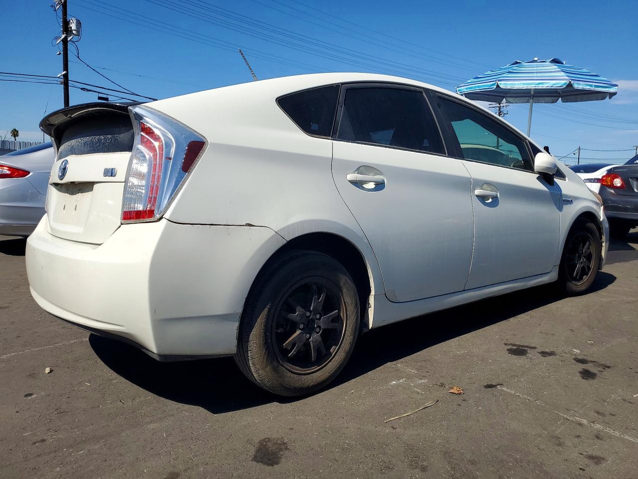 2015 Toyota Prius Four - Image 3