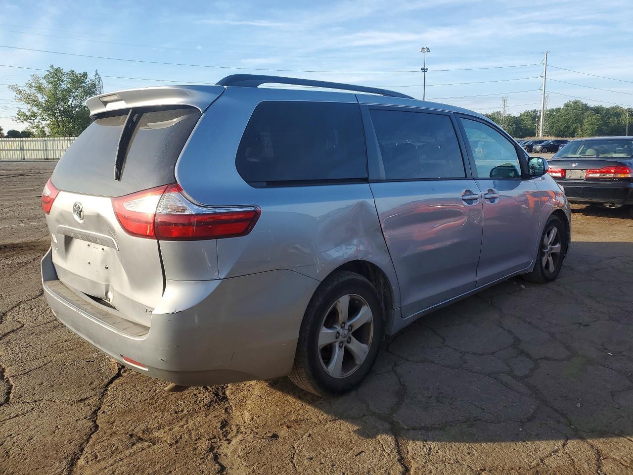2015 Toyota Sienna Le - Фото 3