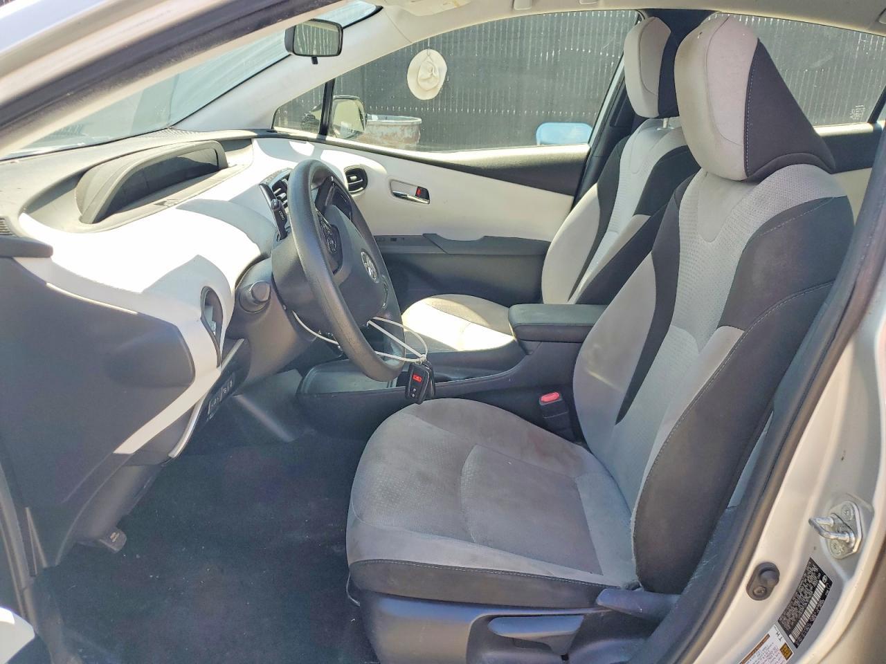 2019 Toyota Prius Le - Image 7