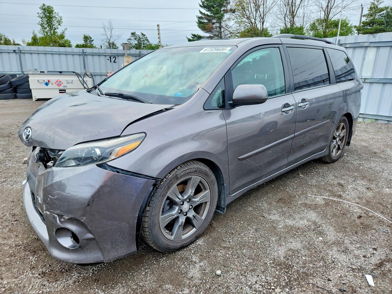2017 Toyota Sienna Se