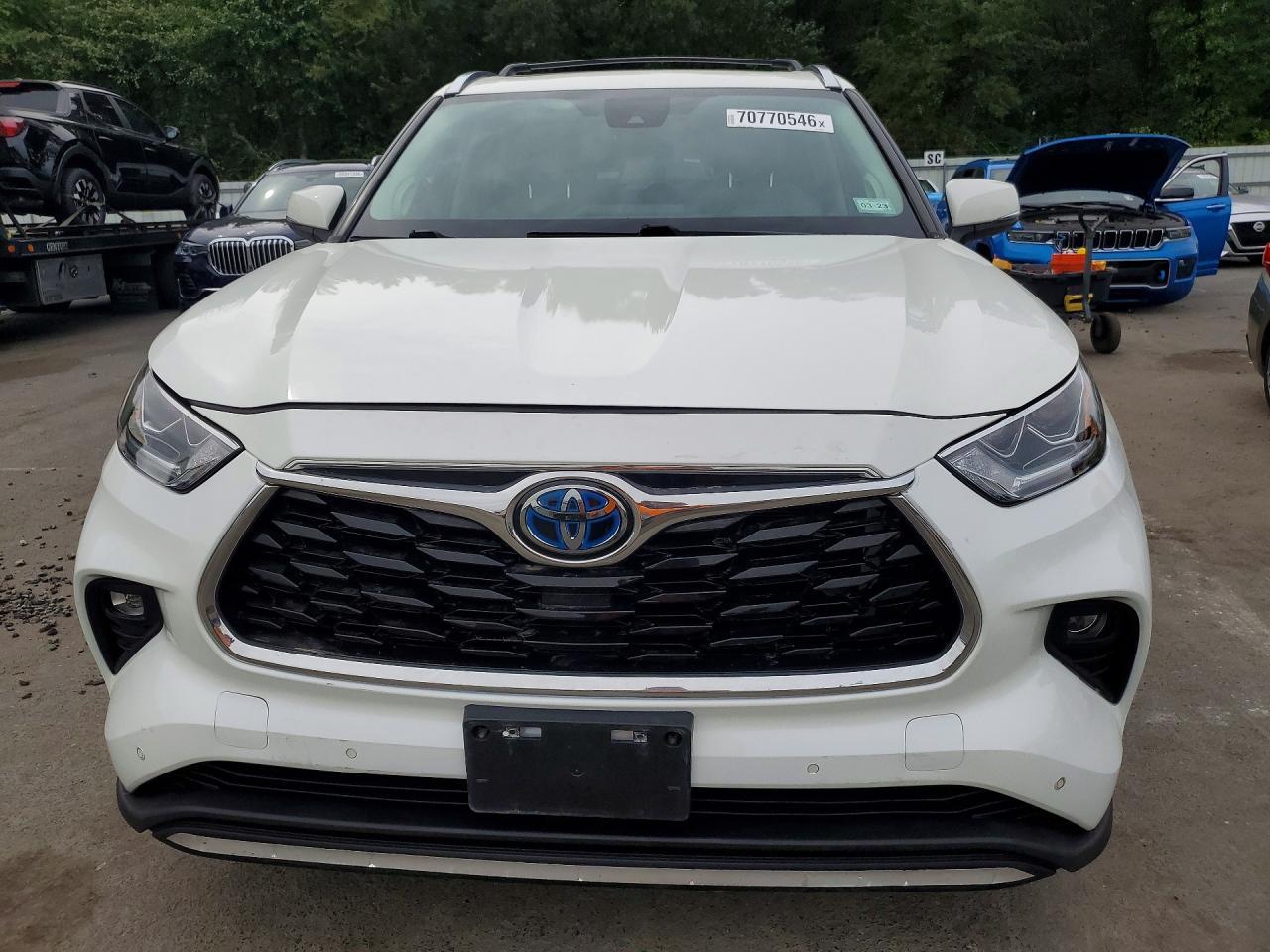 2021 Toyota Highlander Hybrid Limited - Image 5