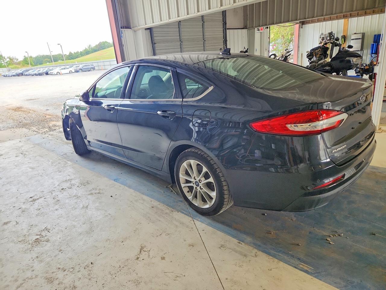 2020 Ford Fusion Se - Image 2