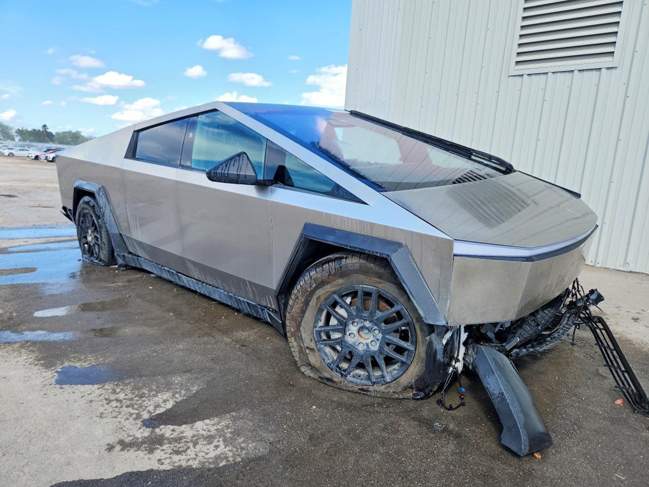 2026 Tesla Cybertruck - Image 4