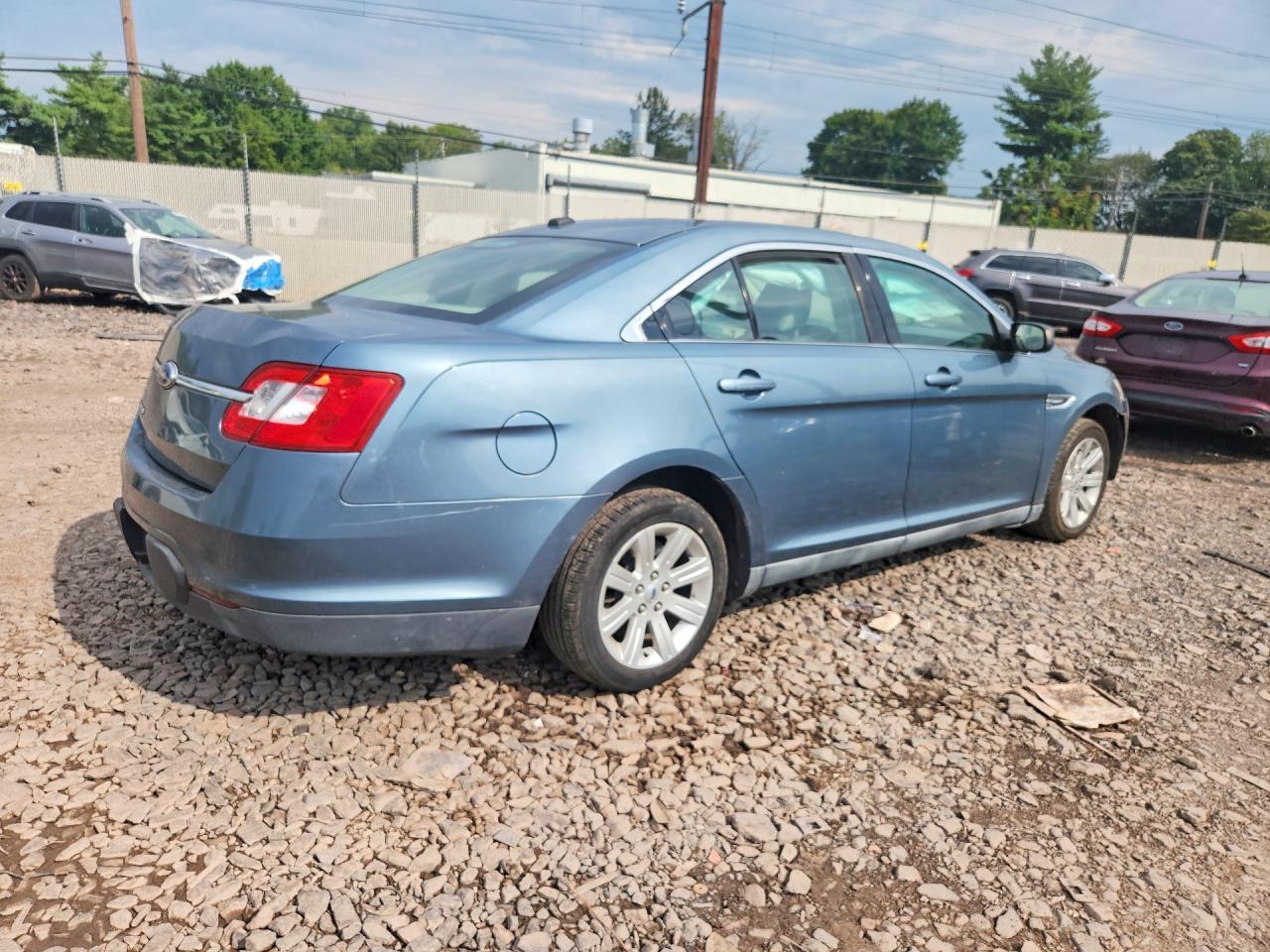 2010 Ford Taurus Se - Image 3