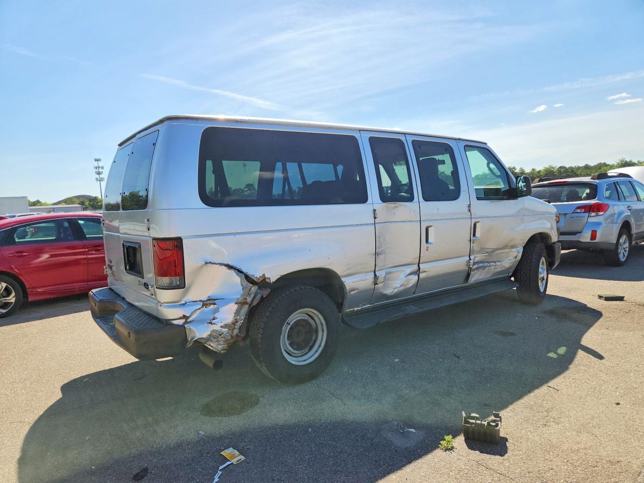 2012 Ford Econoline E350 Super Duty Wagon - Фото 3