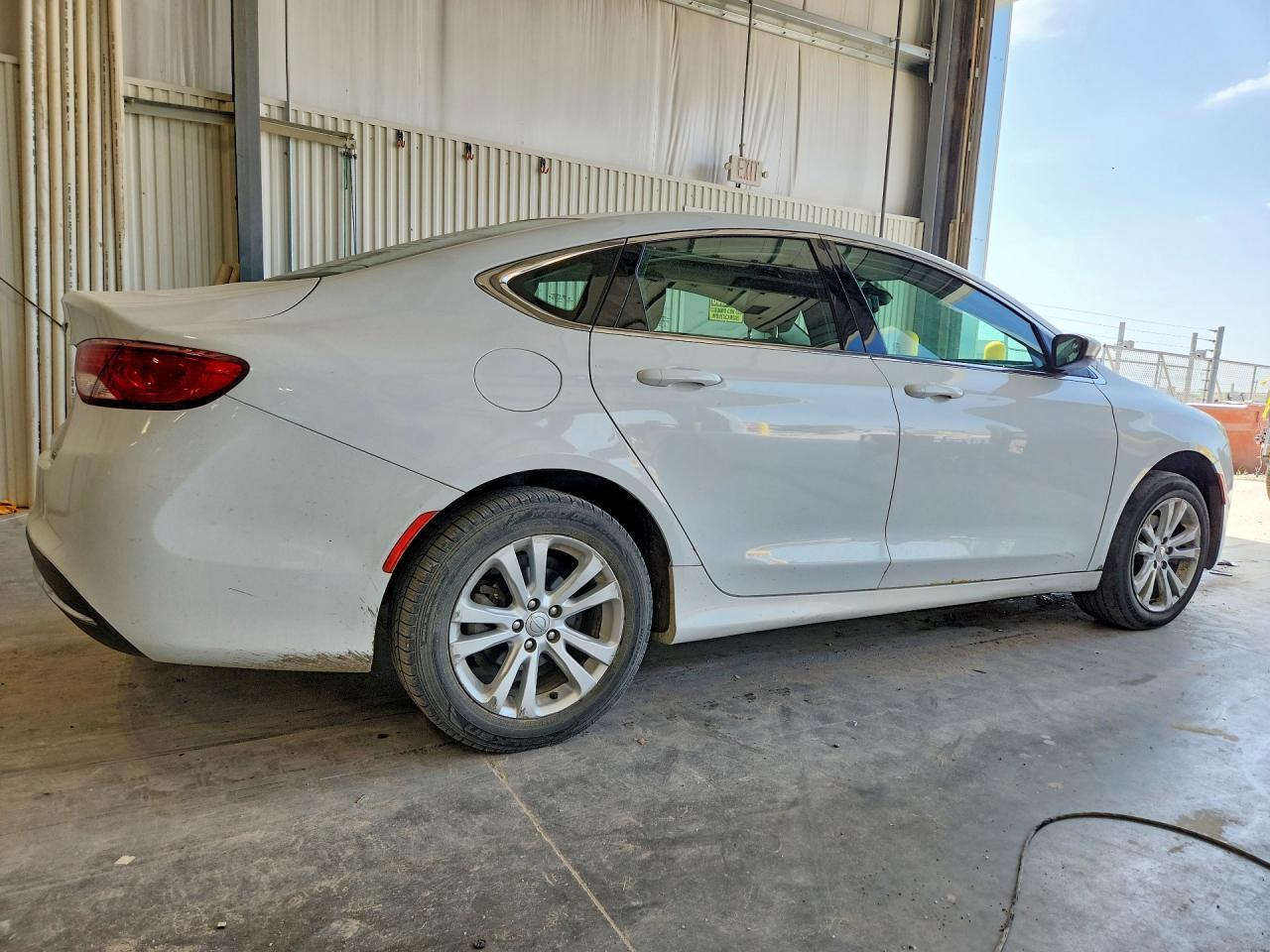 2015 Chrysler 200 Limited - Фото 3