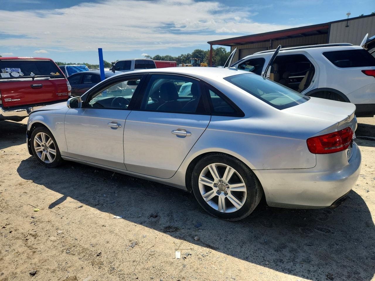 2010 Audi A4 Premium - Фото 2