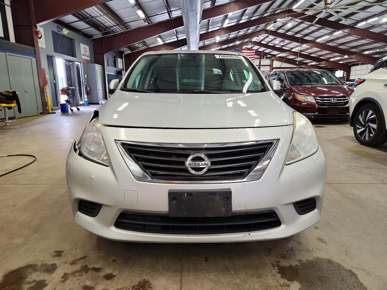2013 Nissan Versa 1.6 S - Image 5