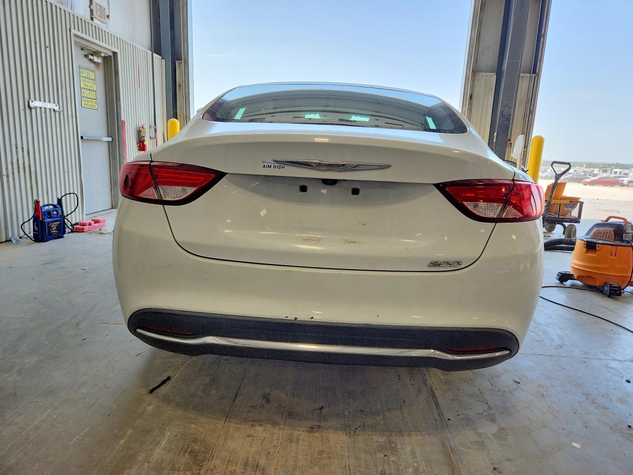 2015 Chrysler 200 Limited - Фото 6