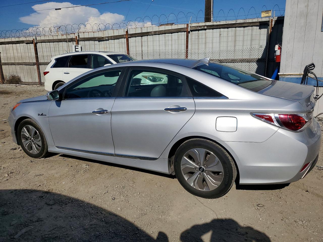 2013 Hyundai Sonata Hybrid - Image 2