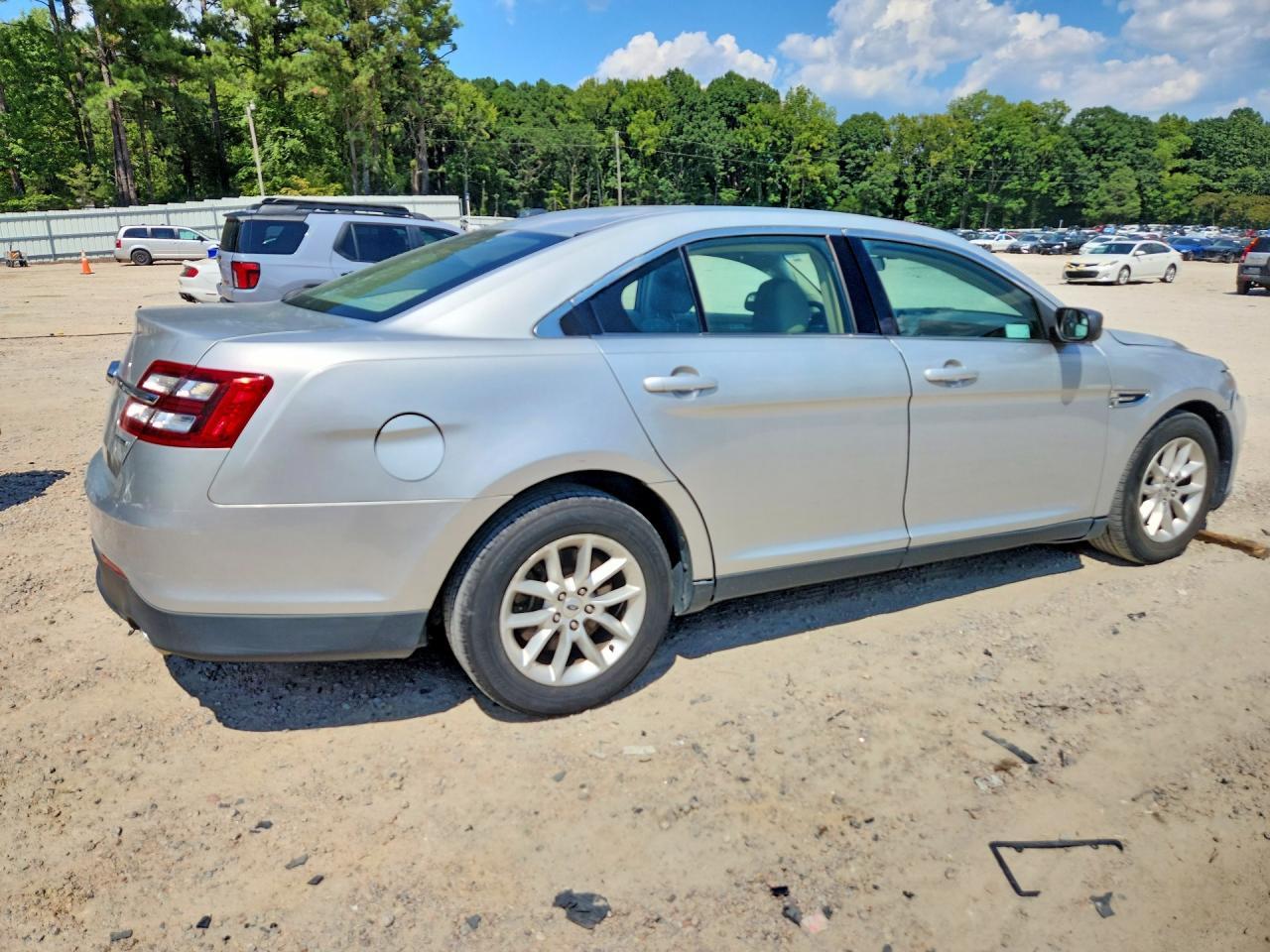 2015 Ford Taurus Se - Image 3