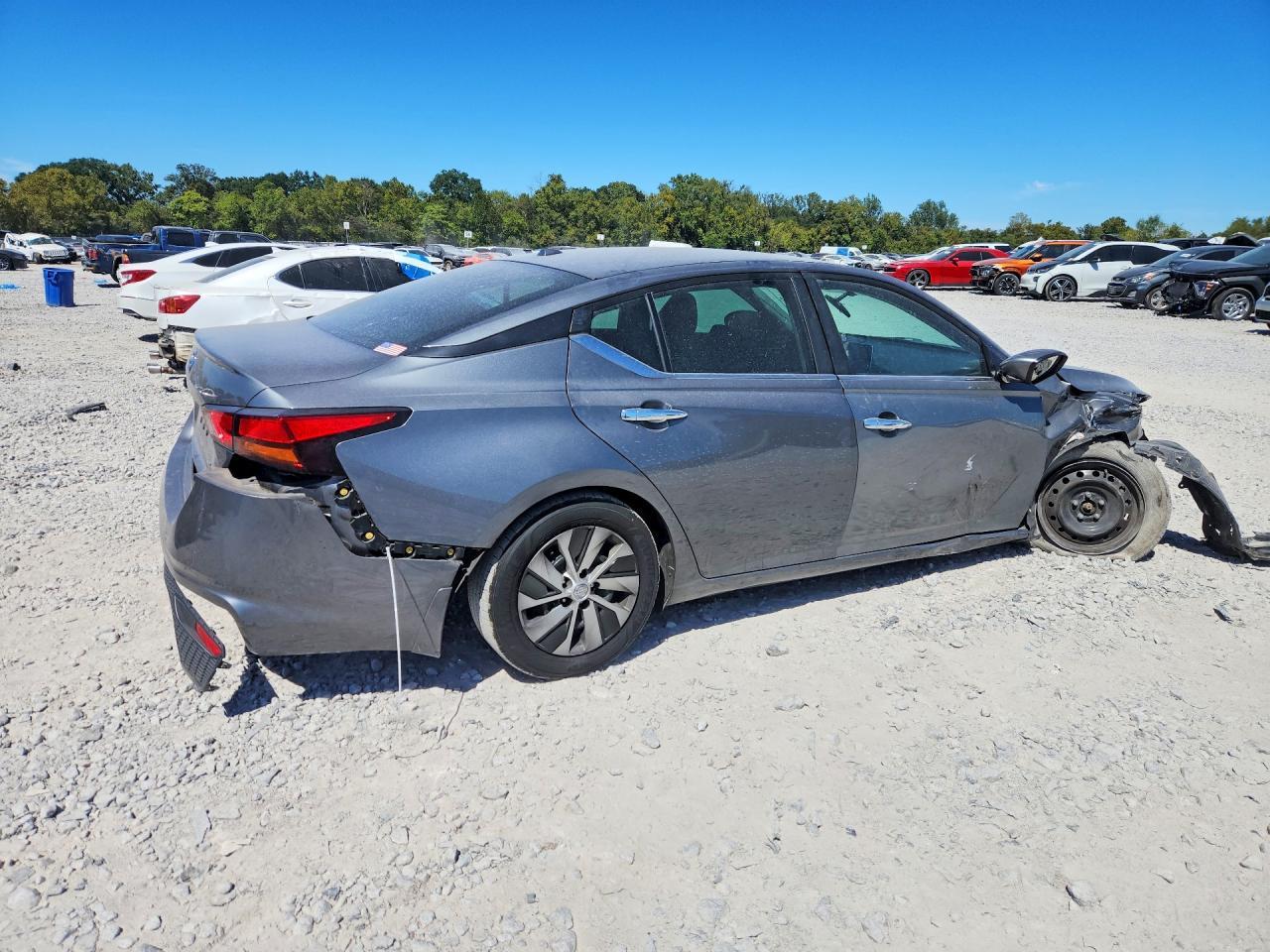2020 Nissan Altima S - Фото 3