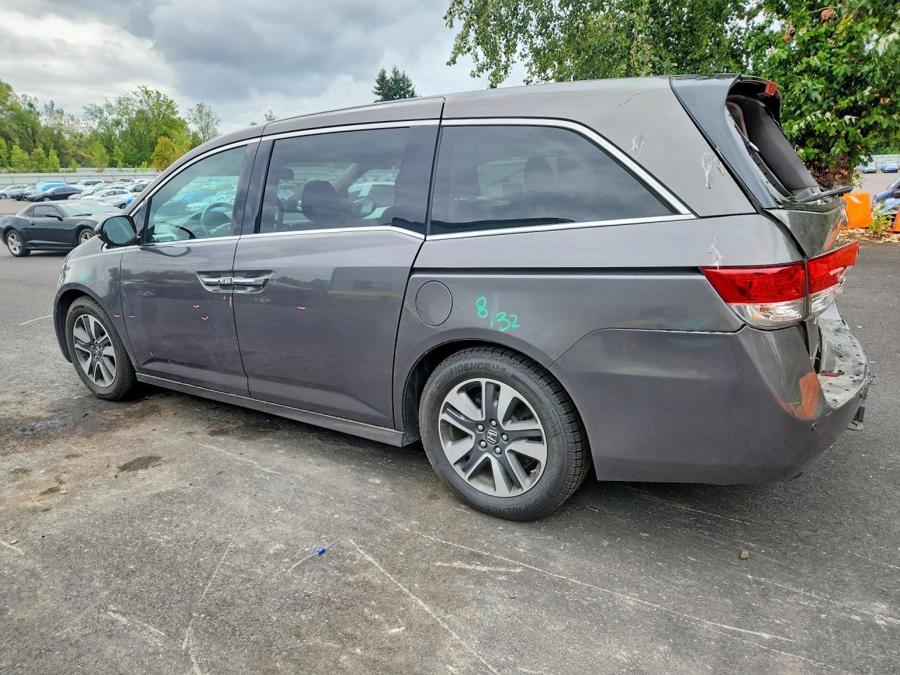 2016 Honda Odyssey Touring - Фото 2