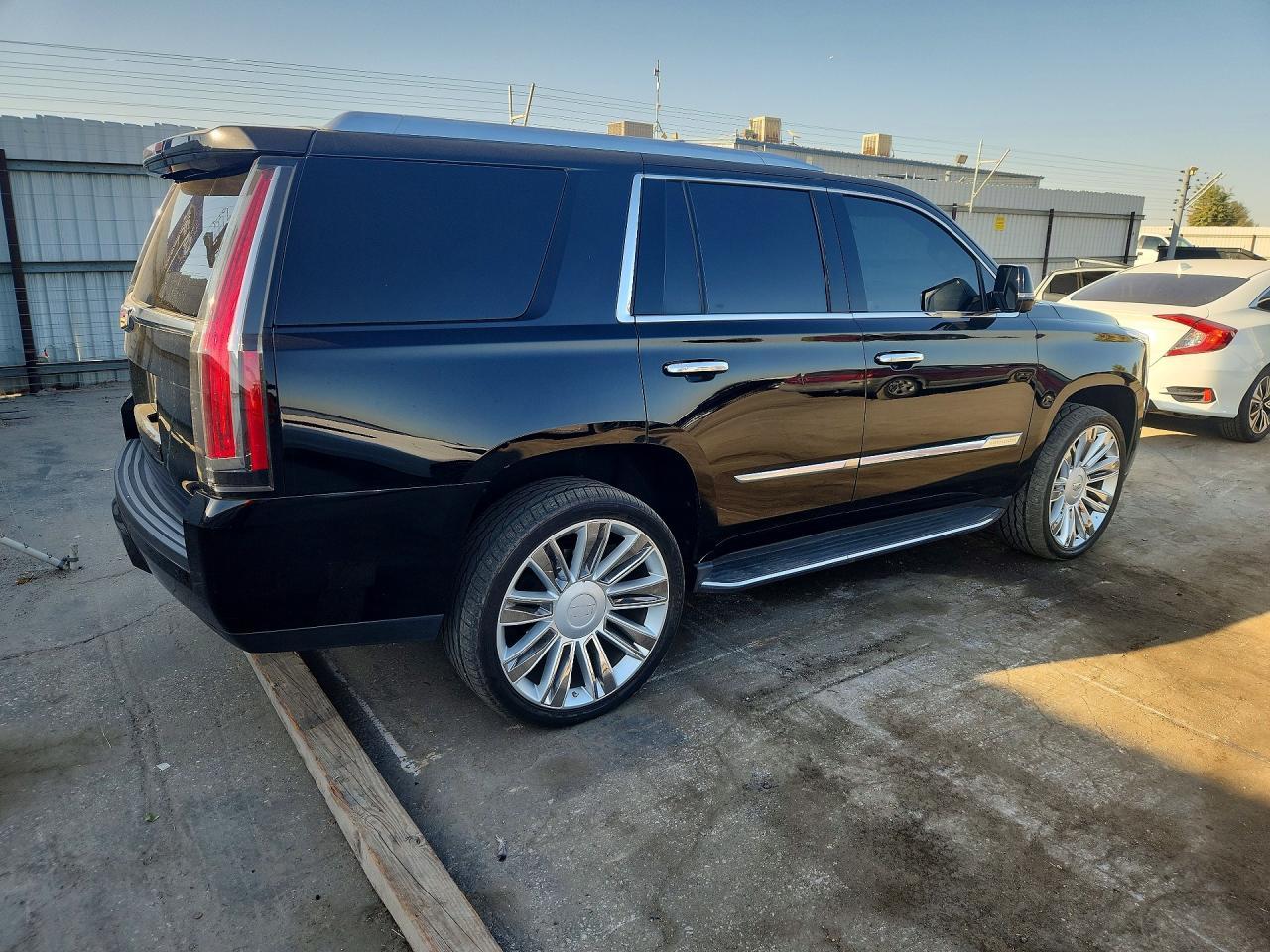 2016 Cadillac Escalade - Image 3