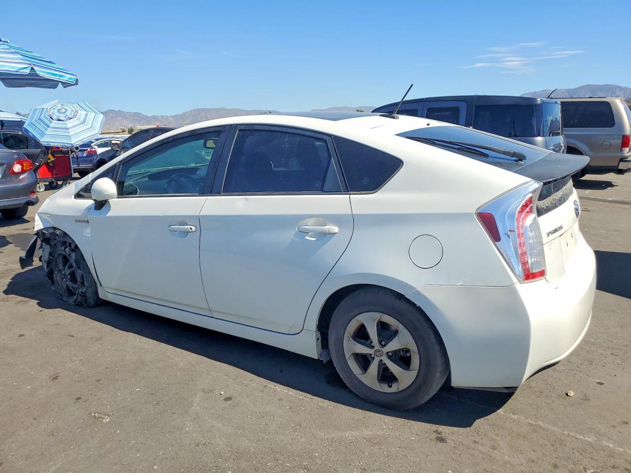 2015 Toyota Prius Four - Image 2