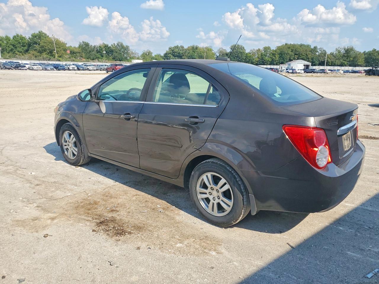 2015 Chevrolet Sonic Lt - Image 2